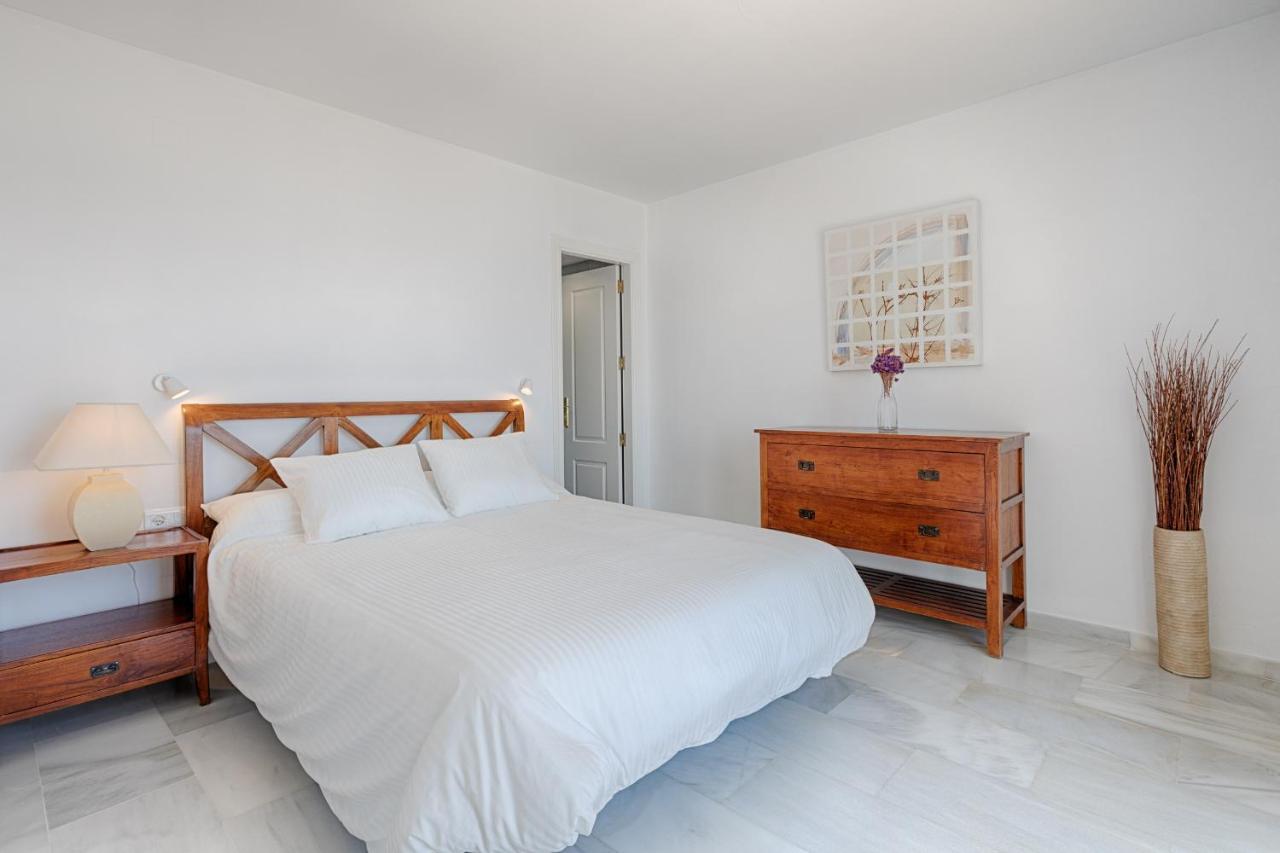 Front Sea View Apartment Estepona Dış mekan fotoğraf